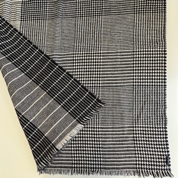 FRAAS | Black & White / Grey Reversible Blanket Wrap / Scarf - Picture 13 of 16
